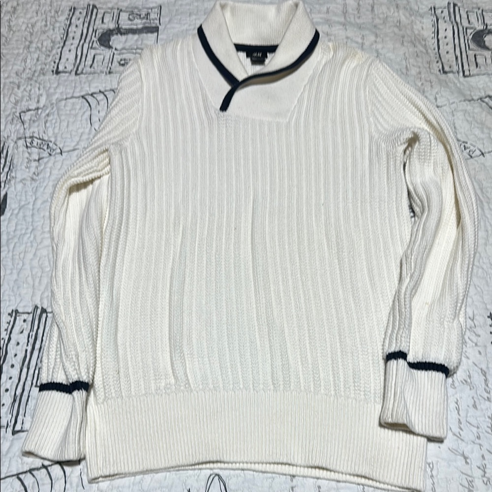 H&M V-Neck White and Black Sweater
